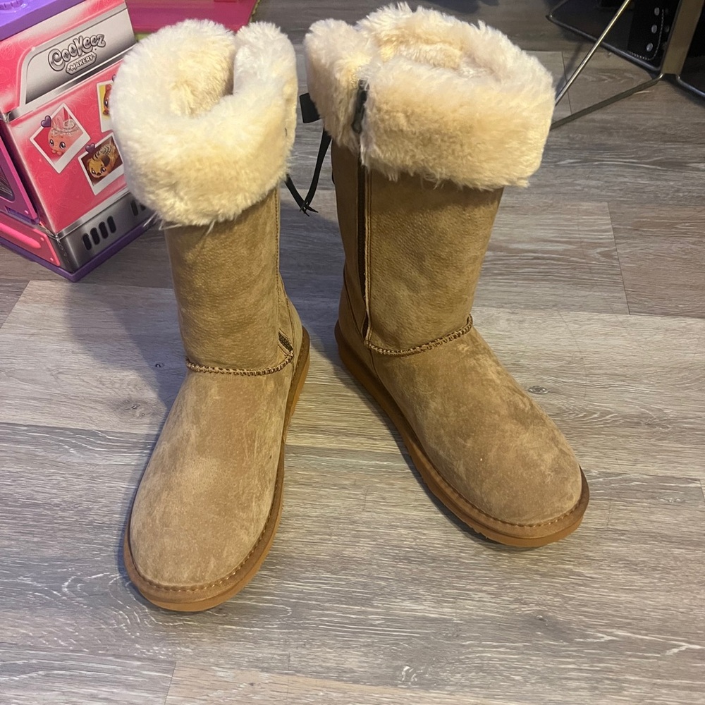 Cozy Tan Shearling-Lined Boots